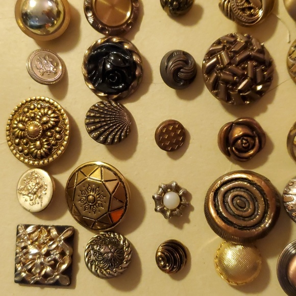 Antique Vintage Buttons - Picture 2 of 5